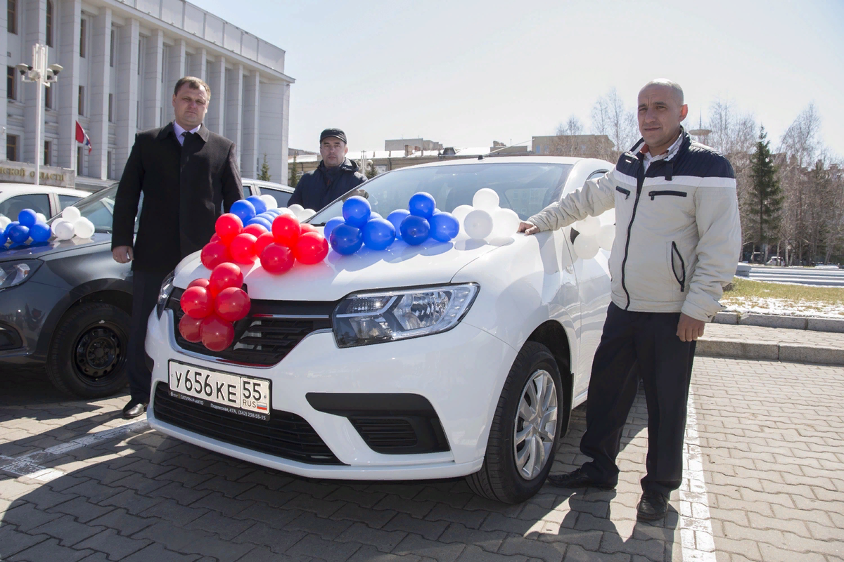 Машина главе. Вручение автомобиля. Торжественная выдача автомобиля. Машина главы. Какую машину подарили Макееву.