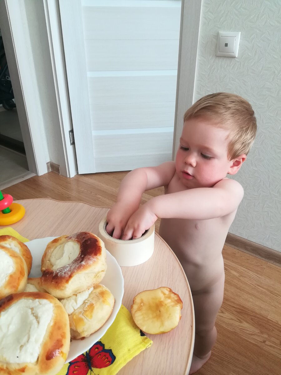 Ростя творогом всю квартиру ухайдокал 