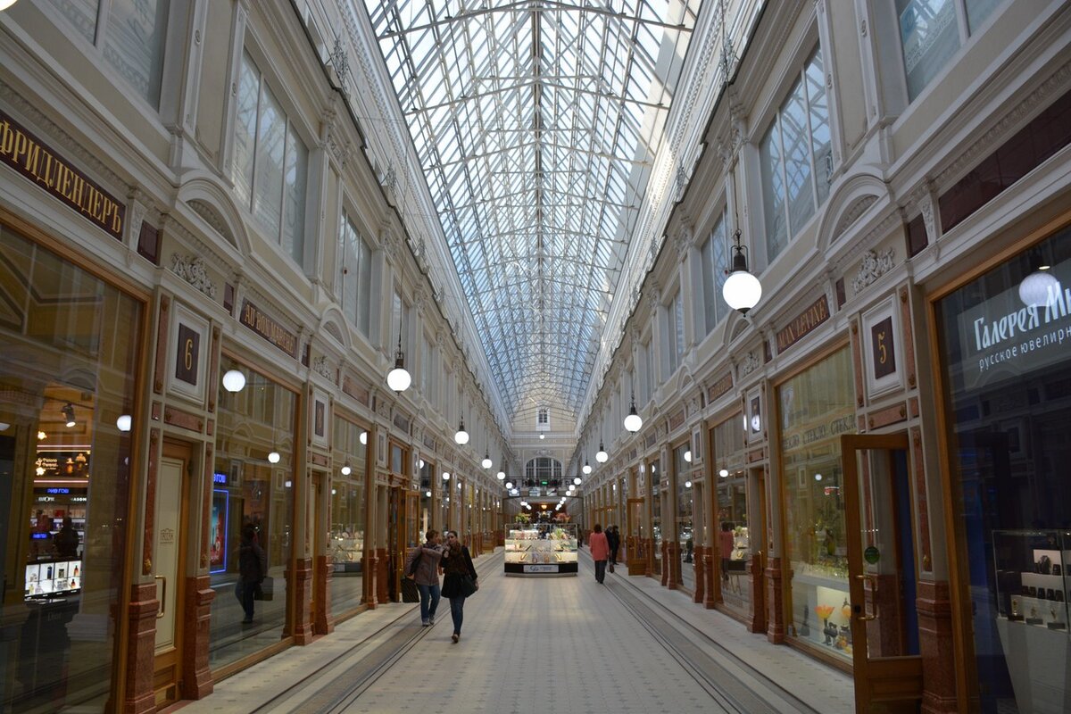 Passage place. Невский Пассаж Санкт-Петербург. Пассаж Невский проспект 48. Пассаж Санкт-Петербург Невский проспект. ТЦ Пассаж СПБ.