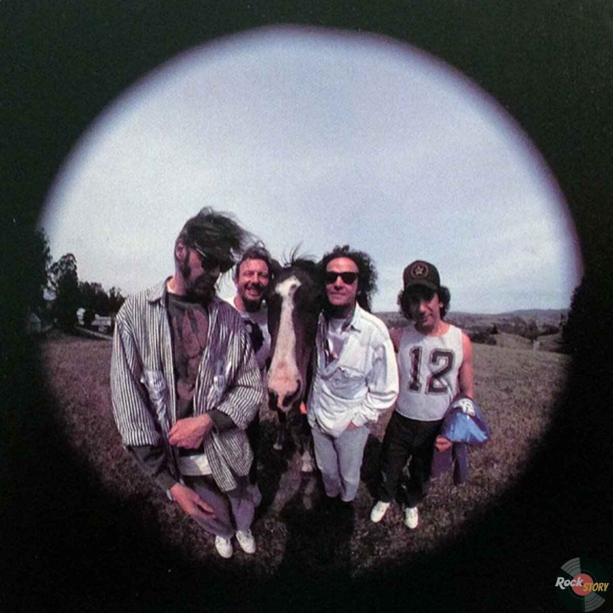 На фотографии участники группы Crazy Horse.