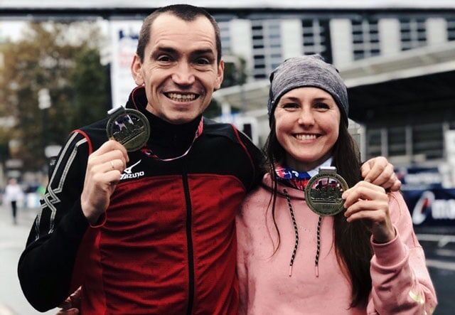 Елена с тренером Алексеем Соколовым на финише Франкфуртского марафона