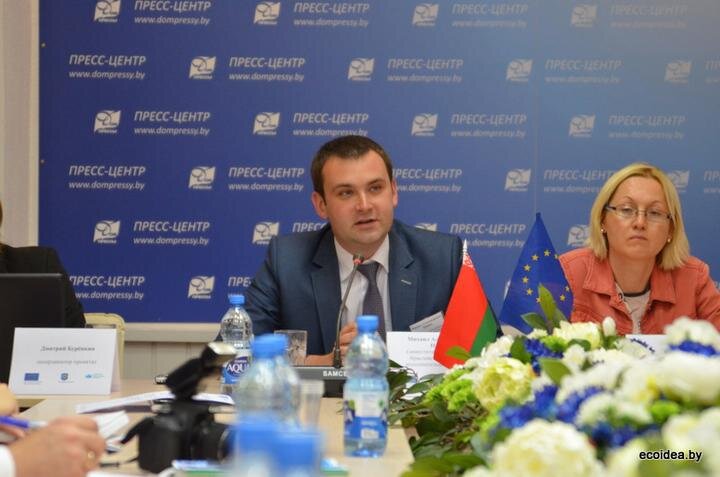 Михаил Плиско на пресс-конференции в Минске, посвященной запуску проекта «Браславский район — первый климатически нейтральный муниципалитет в Беларуси», 2016 год. Фото: ecoidea.by