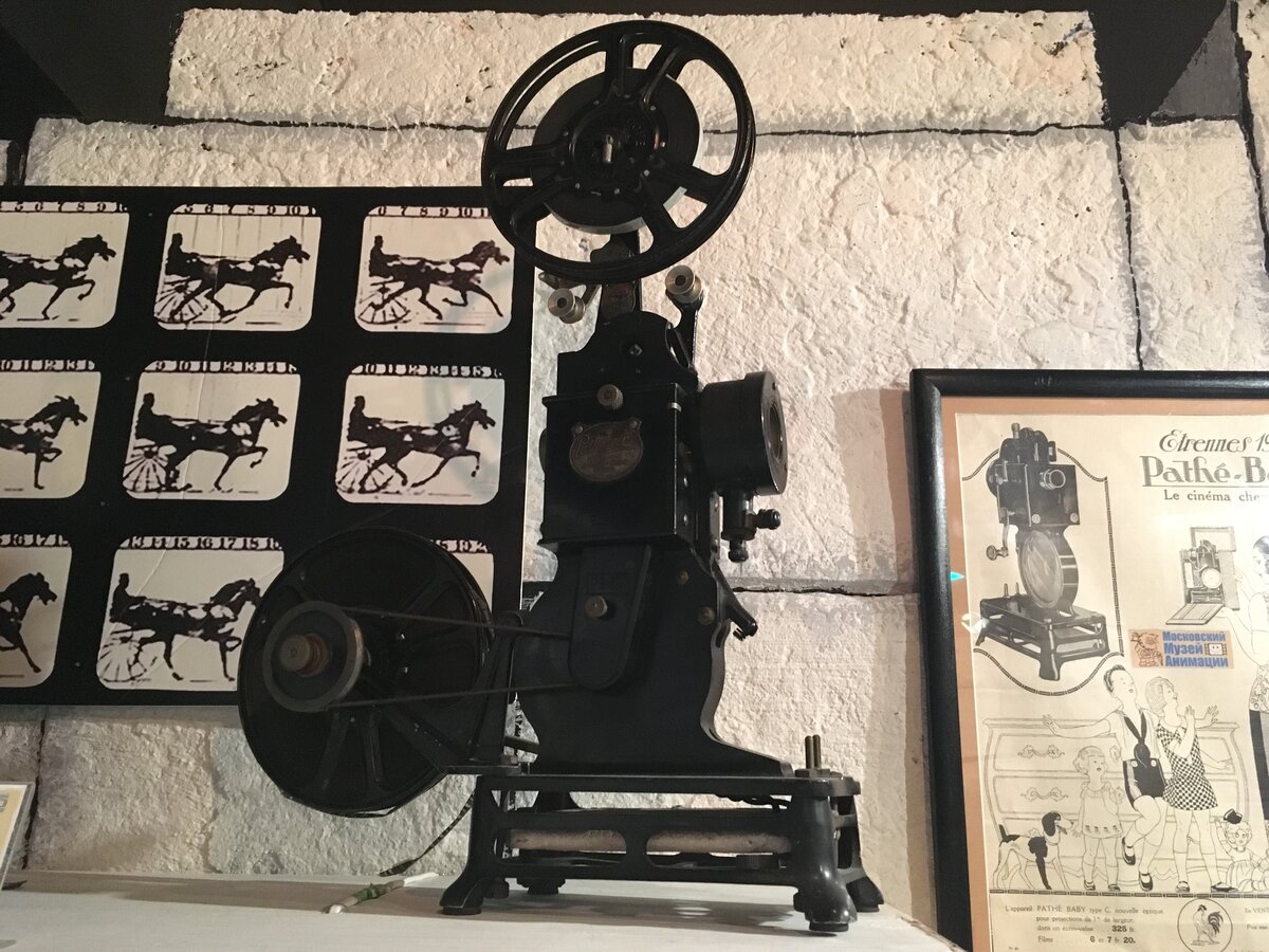 Как и положено, в музее отображены основные этапы развития анимации.