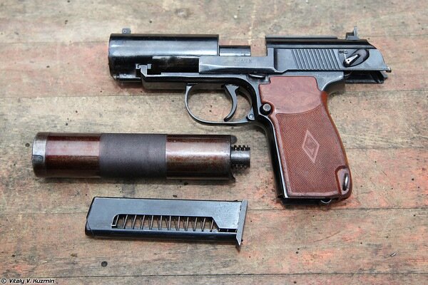 Разобраны пистолет 