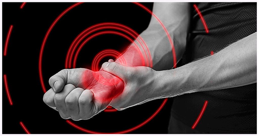 Болит запястье руки после удара: что делать и как снять боль?
