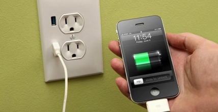 Рисунок 2. Пример бытовой силовой розетки с встроенным зарядным модулем 