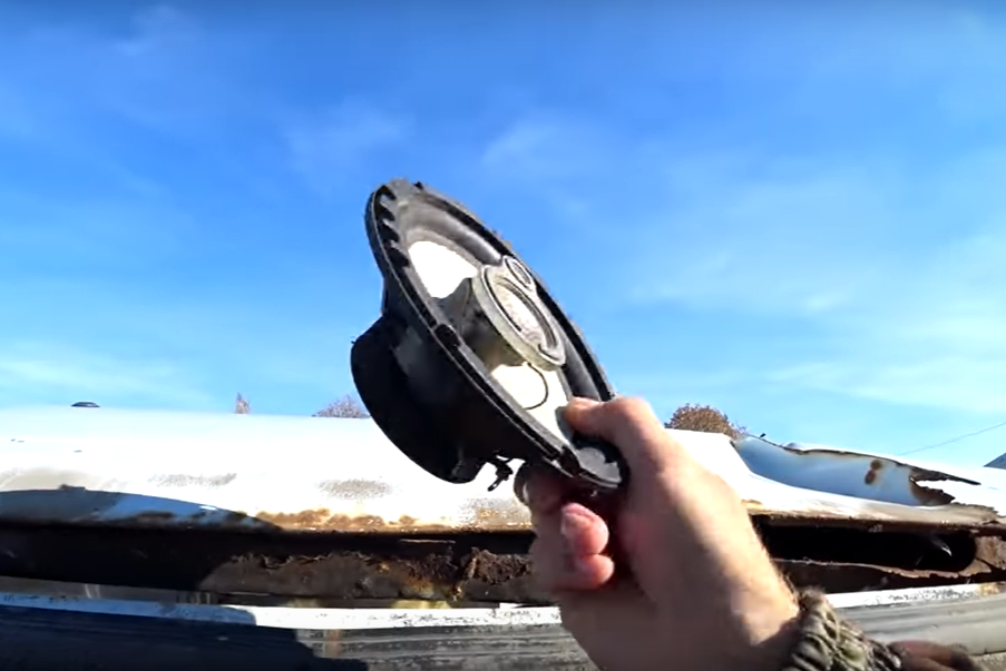 нашел старенький динамик 