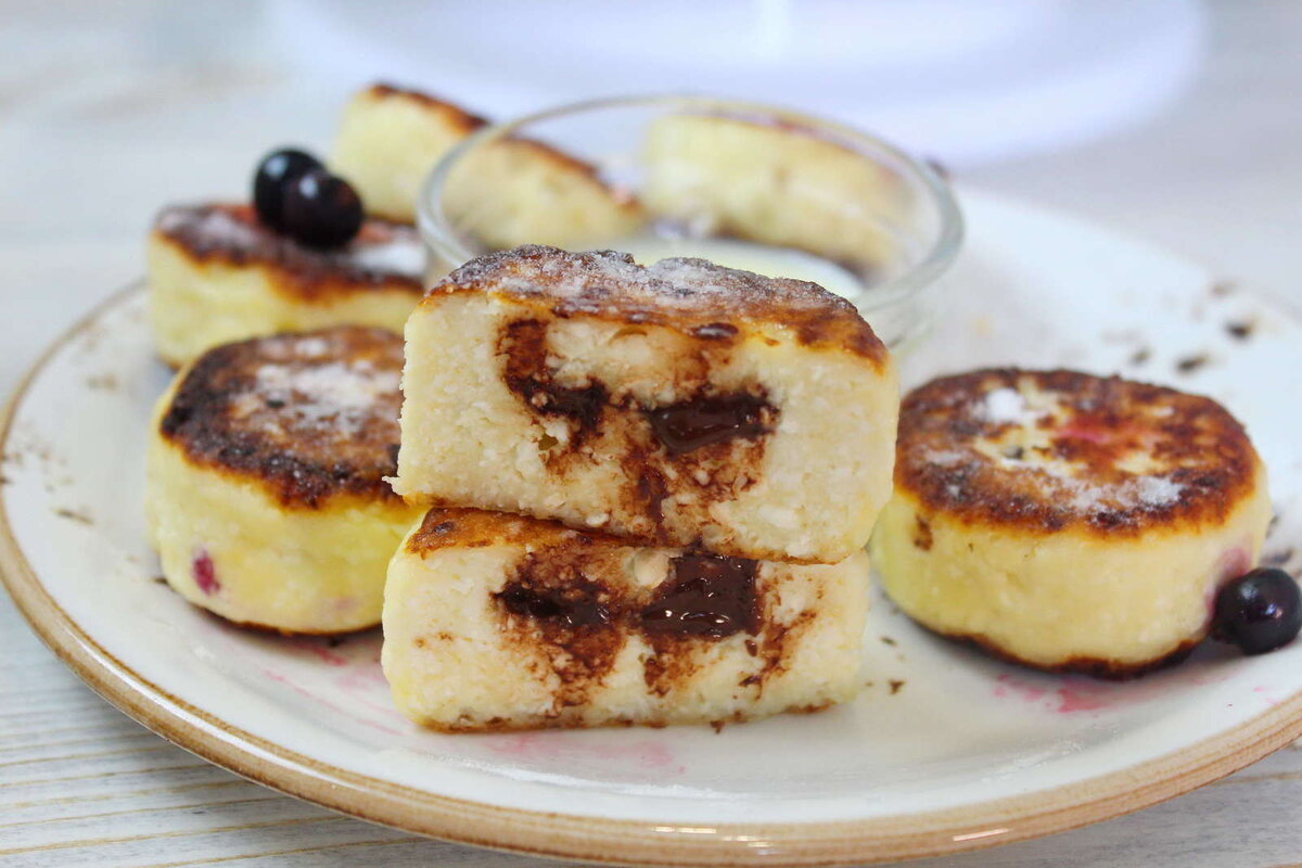Сырники с вишневой начинкой