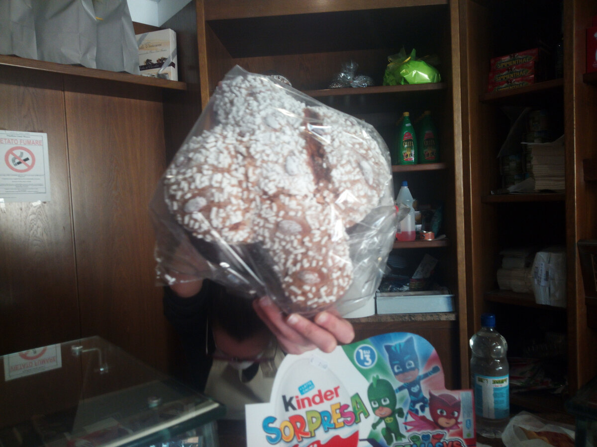 такой пасхальный кулич стоит 19,50 евро 