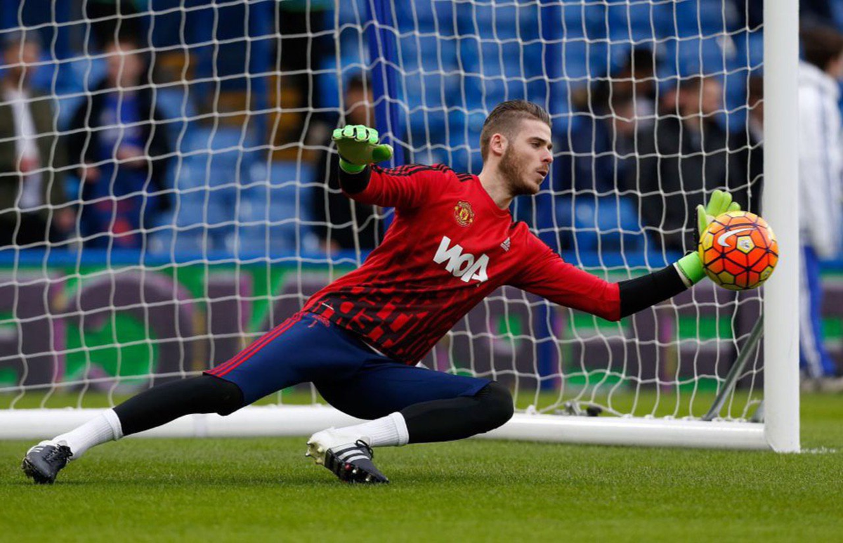 Football saves. Де Хеа вратарь сейв. Де Хеа на воротах.