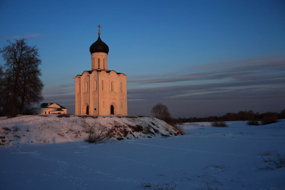 Храм на Нерли зимой