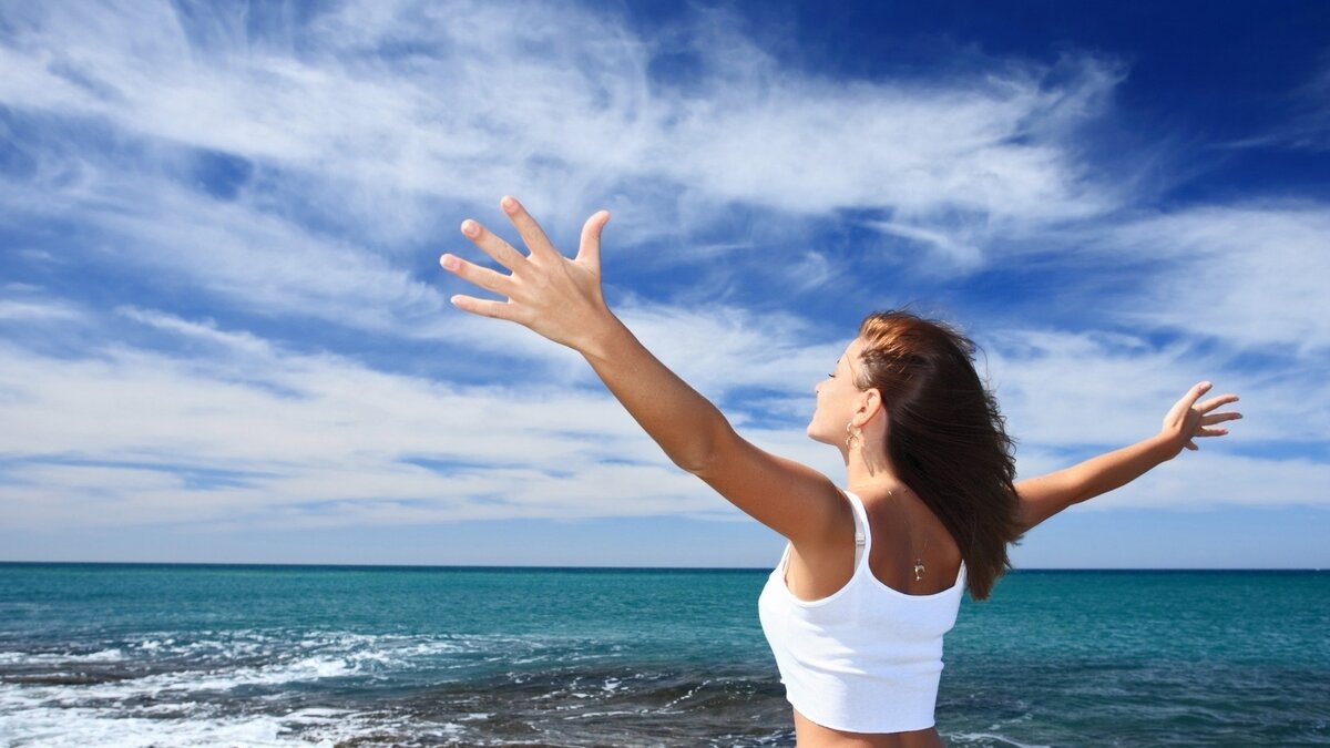 Вся ваша красота находится внутри вас, когда вы это осознаете, окружающие почувствуют это.