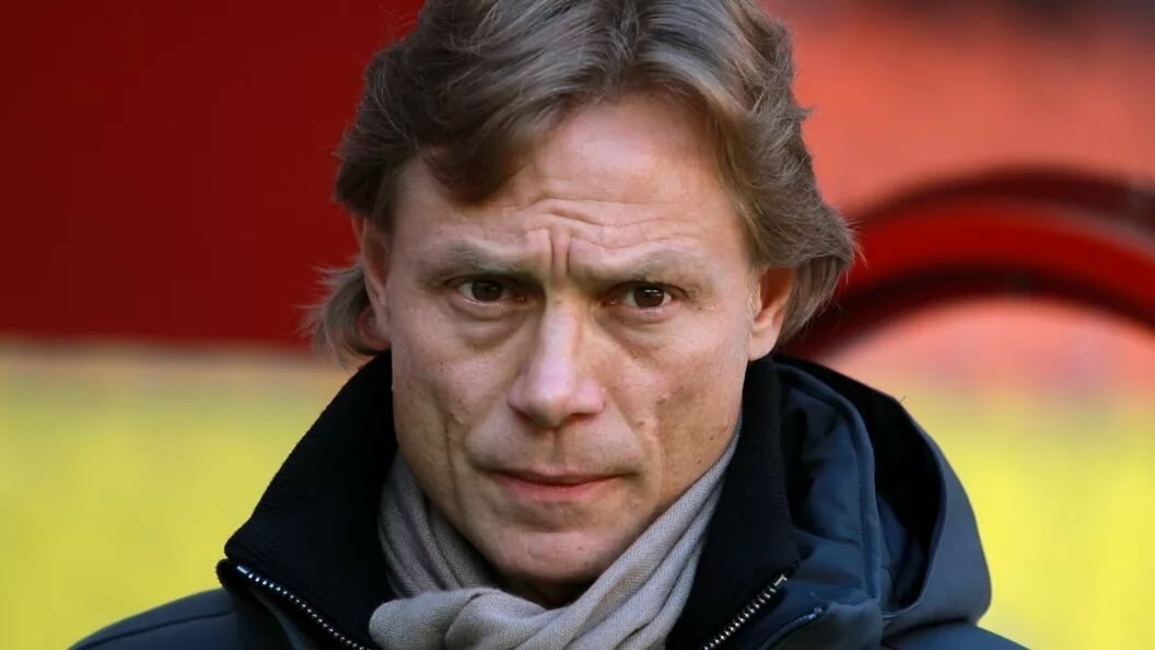 Ранее по просторам интернета ходила информация о возможном переходе наставника ФК Ростов Валерия Карпина в столичный Локомотив. В официальном СМИ сам он отрицал данную информацию, но сегодня стало известно, Москвичи предложили Карпину зарплату 2,7 млн. евро в год, что является в девять раз больше, чем может предложить Ростов, на данный момент зарплата Карпина составляет 300 тыс. евро. Мало кто верит, что наставник ФК Ростов откажется от предложения Железнодорожников.