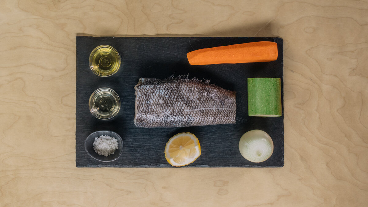 Тушка чёрного гренадёра без головы и чешуи. Фото: креативное агентство Volna