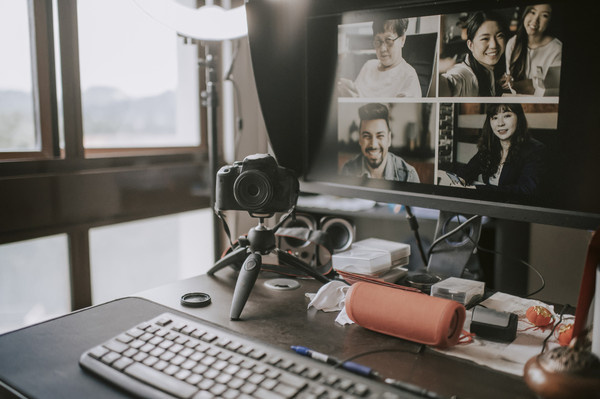 Компьютеры и мобильные телефоны представляют большую опасность