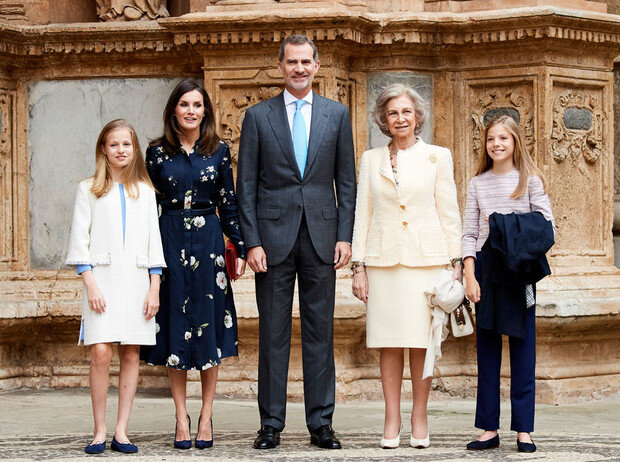 Королевская семья Испании во время посещения Пасхальной мессы, 21 апреля 2019 год