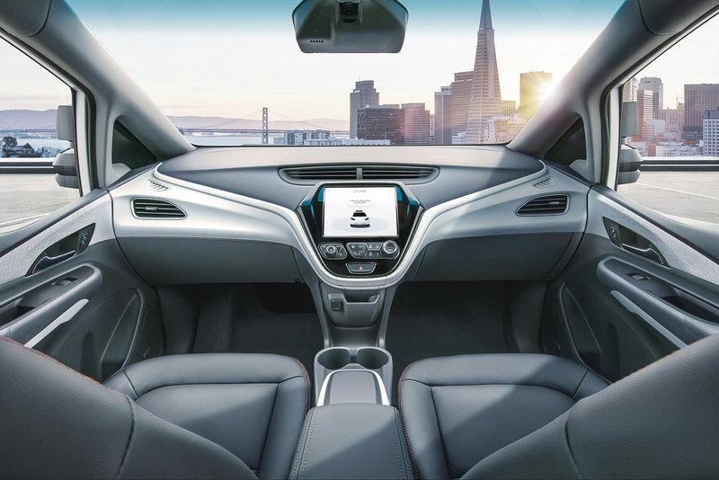 В интерьере Cruise AV нет руля и педалей. Такие машины GM хочет начать производить уже в следующем году.