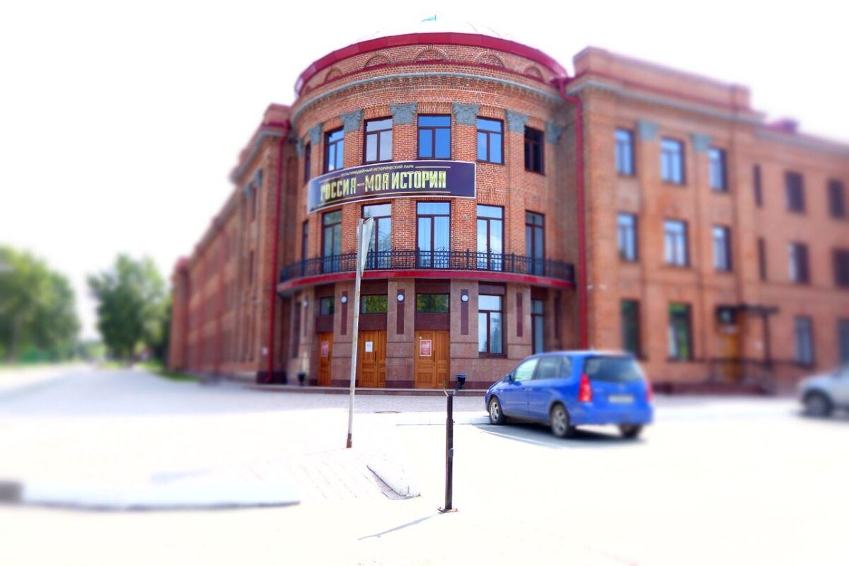 В Новосибирске музей находится в бывшем Доме офицеров