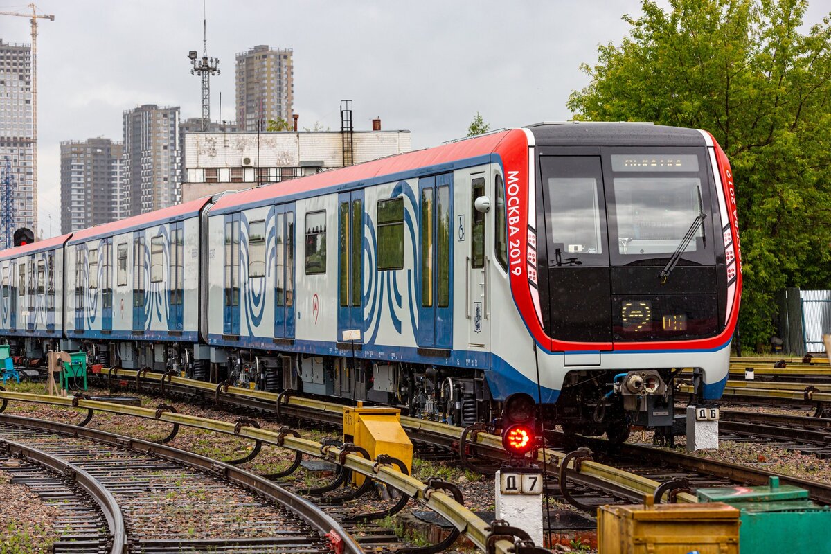 Фото поезда метро москва 2019