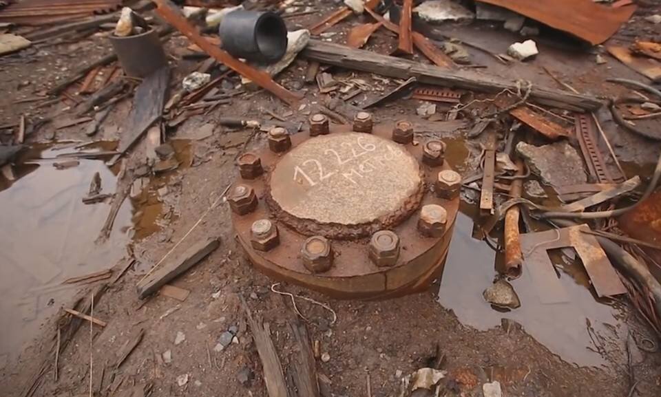 Историческое место, где буровики достигли 12226 м.