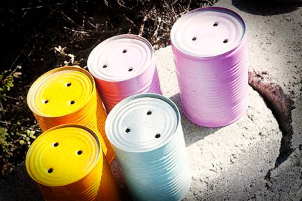 Дренажные отверстия на дне банок