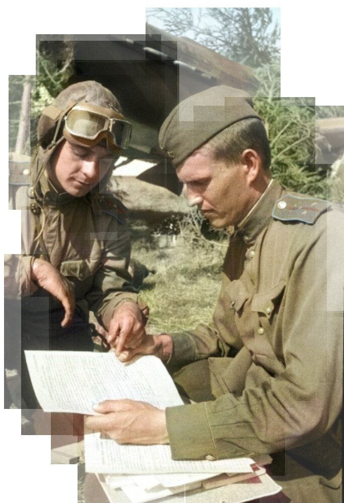 Летчик гвардейского истребительного полка перед боем за город Духовщина Смоленской области подает секретарю парторганизации подразделения заявление о приеме в ряды коммунистической партии. Калининский фронт. 1943 г. Автор: Николай Максимов Фото: visualrian.ru. Фотография использована в качестве иллюстрации.