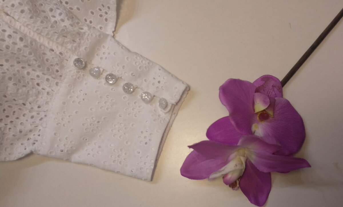 воздушные петли на манжете блузки из шитья. Работа Маргарита смирнова.