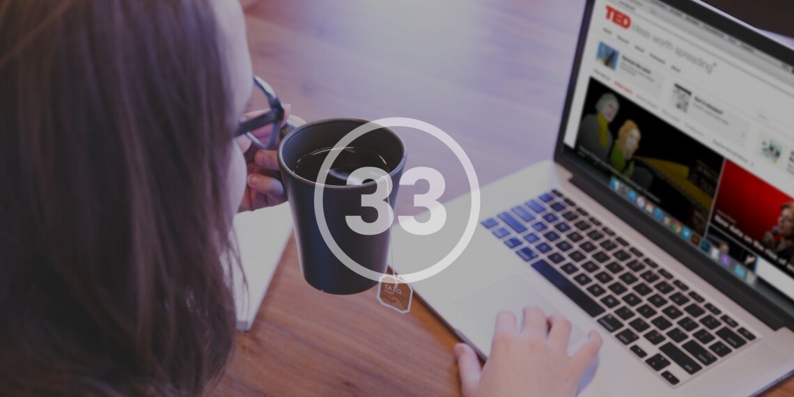 33 сайта, с помощью которых можно стать гением:

Интернет постоянно наращивает свои позиции в качестве источника новых знаний. Не нужно читать книгу профессора из Оксфорда, ведь этот профессор вполне может вести собственные онлайн-курсы, в которых делится своими знаниями.

Небольшая проблема состоит в том, что образовательных сайтов становится всё больше. А учитывая тот факт, что каждый из них содержит десятки, а то и сотни курсов, разобраться в их обилии непросто. Вот список из 33 обучающих сайтов, отобранных предпринимателем и блогером Томасом Оппонгом.

Внимание: большая часть этих сайтов содержит информацию на английском языке!

BBC  Future — агрегатор статей и видео о современном мире.

Naked Science — лучший научный сайт Рунета, крутой журнал на iOS и Android.

YouTube EDU — часть YouTube, посвящённая образовательным видео.

WikiWand — более продуманный и функциональный интерфейс «Википедии».

The long read (The Guardian) — раздел издания The Guardian, посвящённый вдумчивым репортажам и лонгридам.

TED — видео с выдающимися людьми, которые делятся своим опытом.

iTunes U — раздел iTunes, посвящённый лекциям ведущих университетов.

Insightful Questions — раздел Reddit для интеллектуальных дискуссий.

Cerego — сервис для создания плана обучения в зависимости от ваших сильных и слабых сторон.

University of the People — бесплатный онлайн-университет, который предлагает курсы по различным специальностям.

Open Sesame — площадка для торговли курсами.

CreativeLive — бесплатные курсы по творческим специальностям от мировых экспертов.

Coursera — сайт, содержащий сотни курсов известнейших университетов со всего мира.

University of Reddit  — раздел Reddit, в котором пользователи делятся знаниями.

Quora — сайт, на котором найдутся ответы на самые разные вопросы, начиная от бизнеса и заканчивая комиксами.

Digital Photography School — сайт со статьями, посвящёнными обучению фотосъёмке.

Umano — крупнейшая коллекция аудиозаписей статей, озвученных людьми.

Peer 2 Peer University — открытый образовательный проект.

MIT Open CourseWare — бесплатные курсы Массачусетского технологического института.

Gibbon — сервис для составления обучающих плей-листов.

Investopedia — обучение инвестированию, игре на финансовых рынках и личным финансам.

Udacity — онлайн-курсы технической направленности.

Mozilla Developer Network — документация для обучения веб-разработчиков.

Future Learn — бесплатные онлайн-курсы от ведущих университетов.

Google Scholar — поиск по научной литературе: книгам, статьям, выдержкам и журналам.

Brain Pump — место для ежедневного обучения чему-то новому.

Mental Floss — тесты для определения уровня знаний в разных областях.

Learnist — обучение с помощью отобранного экспертами контента.

DataCamp — онлайн-туториалы и курсы по науке о данных.

edX — онлайн-курсы разных университетов.

Highbrow — небольшие ежедневные курсы, которые отправляют вам на почту.

Coursmos — короткие курсы для тех, кто часто отвлекается.

Platzi — онлайн-уроки по дизайну, маркетингу и программированию.