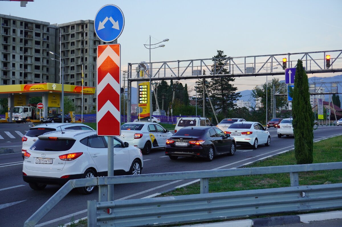 на фото перекресток рядом с ЖК фрукты