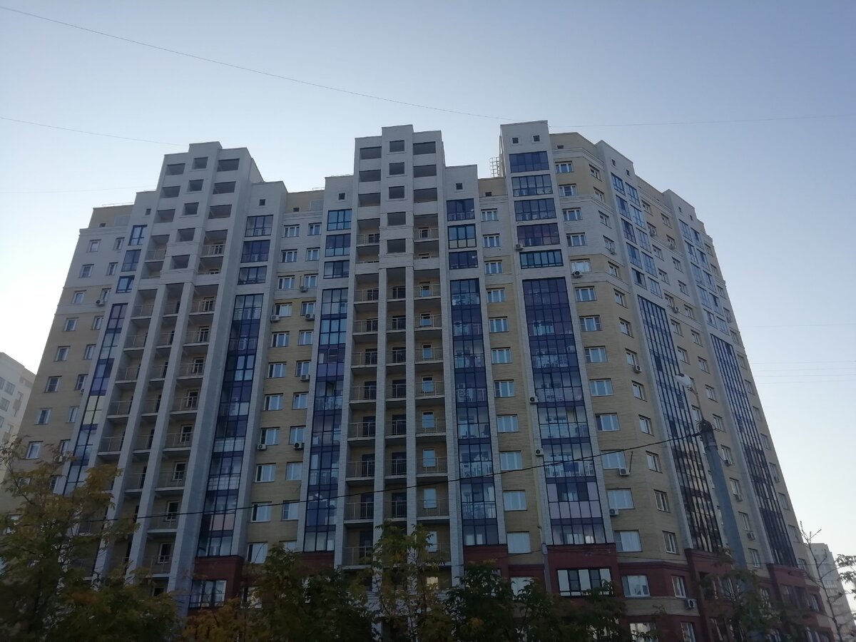 Дом, в котором расположен магазин
