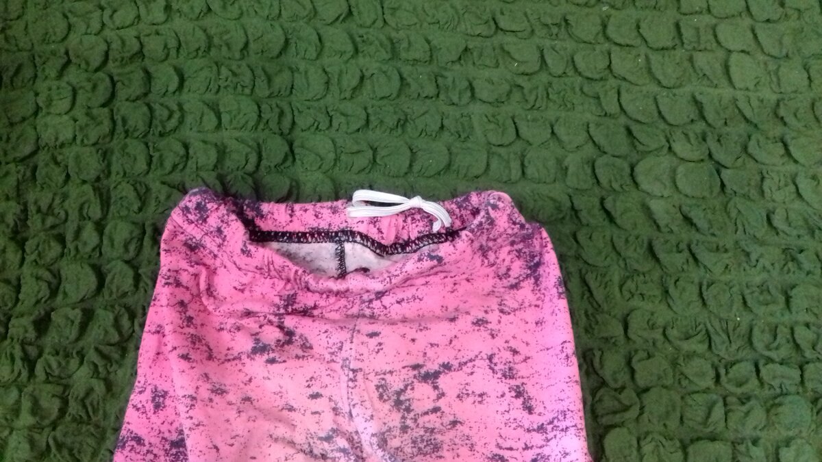 Практически на всех колготках, трусиках и лосинах были затянуты резинки