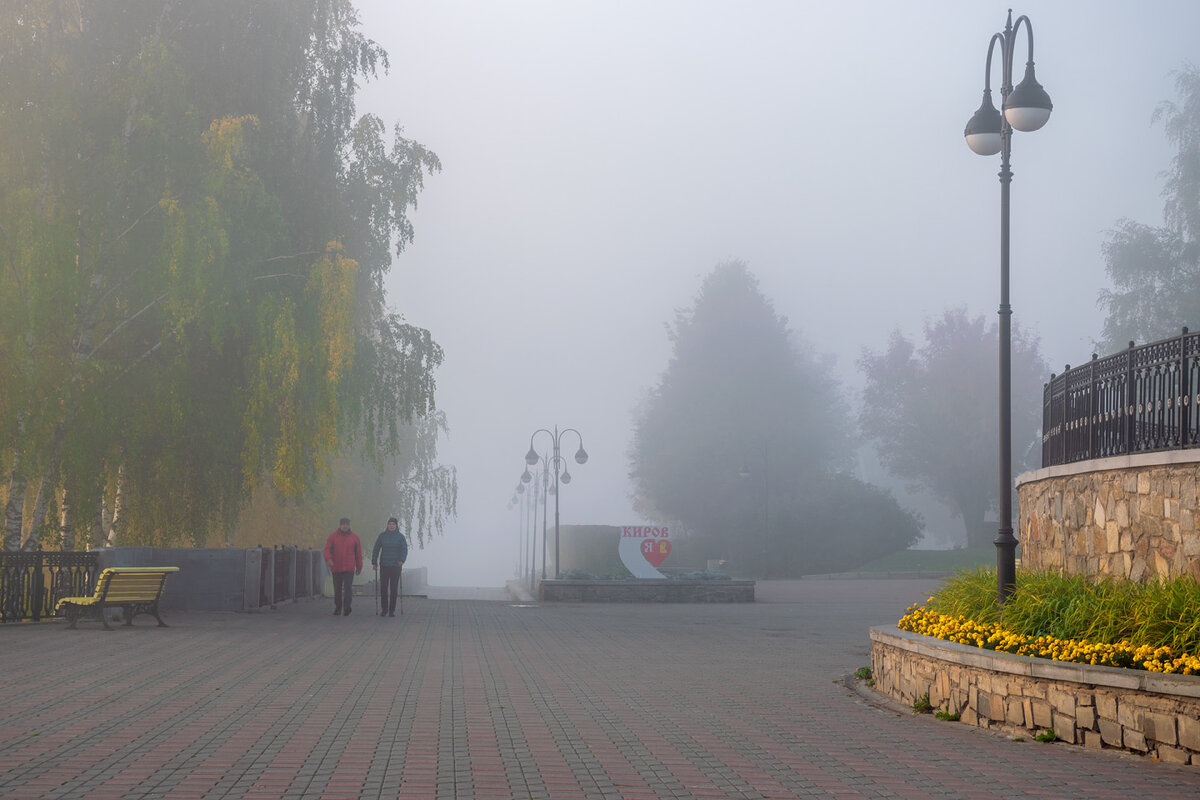 Кафе на набережной киров. Набережная Грина в Кирове. Набережная Грина Киров фото. Набережная Грина осень Киров. Набережная Грина г. Киров осенью.