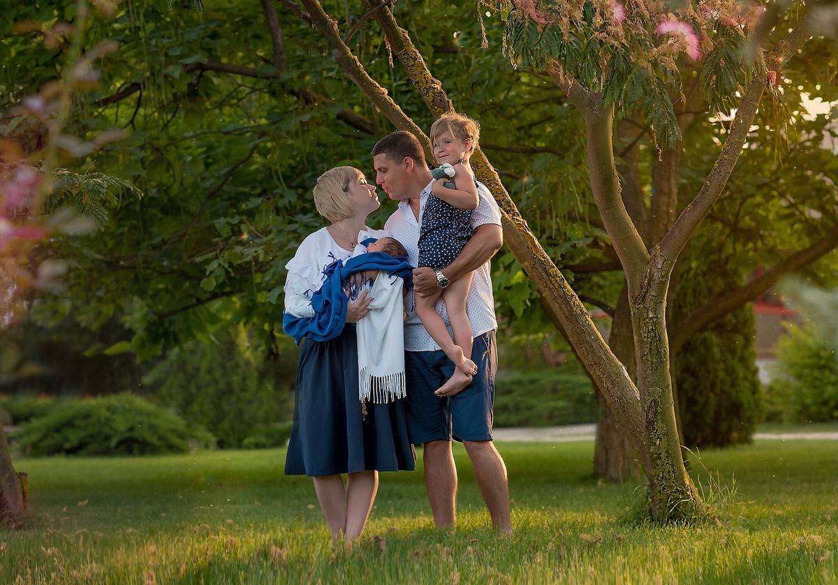 Теперь нас 4