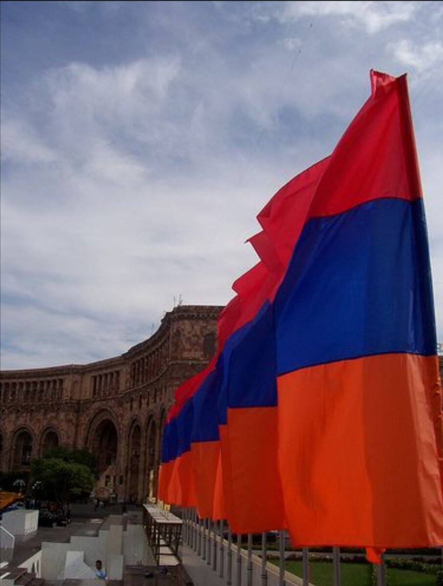 S armenia. Флаг Армении. Армения флаг Армении. Ереван армянский флаг. Армении флаг Армении флаг Армении.