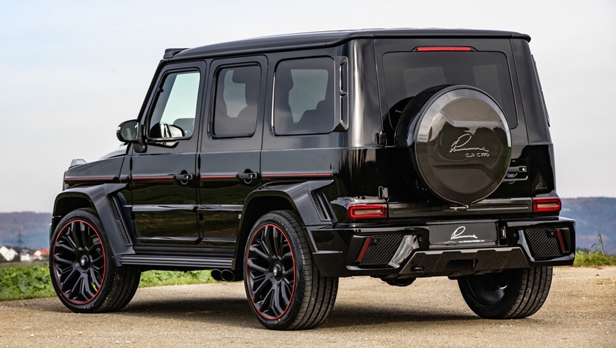 Накладки на арках, расширяющих автомобиль с каждой стороны на 35 мм, сделаны из материала PUR-RIM (полиуретан реакционного инжекционного формования), который позволяет установить элементы без использования клея и быстрее готовить их под покраску.