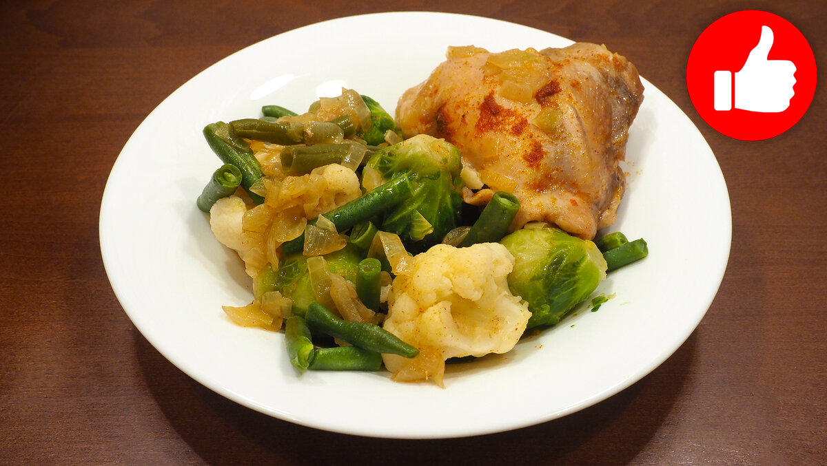Тушенная с картофелем и овощами курица