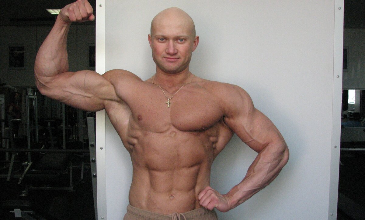 При тренировке широчайших хорошо работают бицепсы, в теории их можно добить упражнениями на бицепс и получить суперрезультат. Увы на практике все получается, наоборот