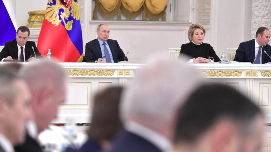 Новые законы возвышают Государственный Совет, криминализируют отделение и ставят российскую Конституцию выше международного права.      Kremlin.ru