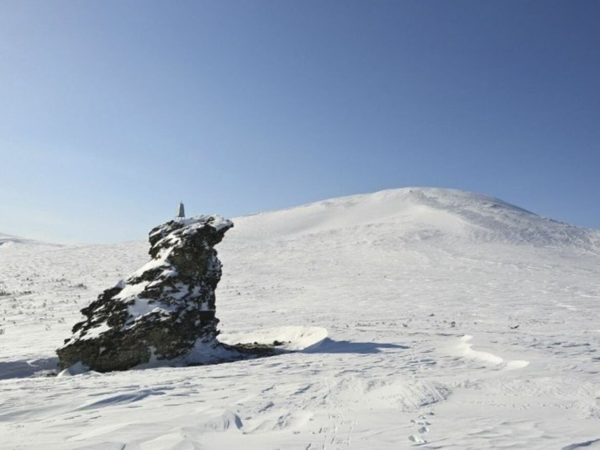 гора холатчахль