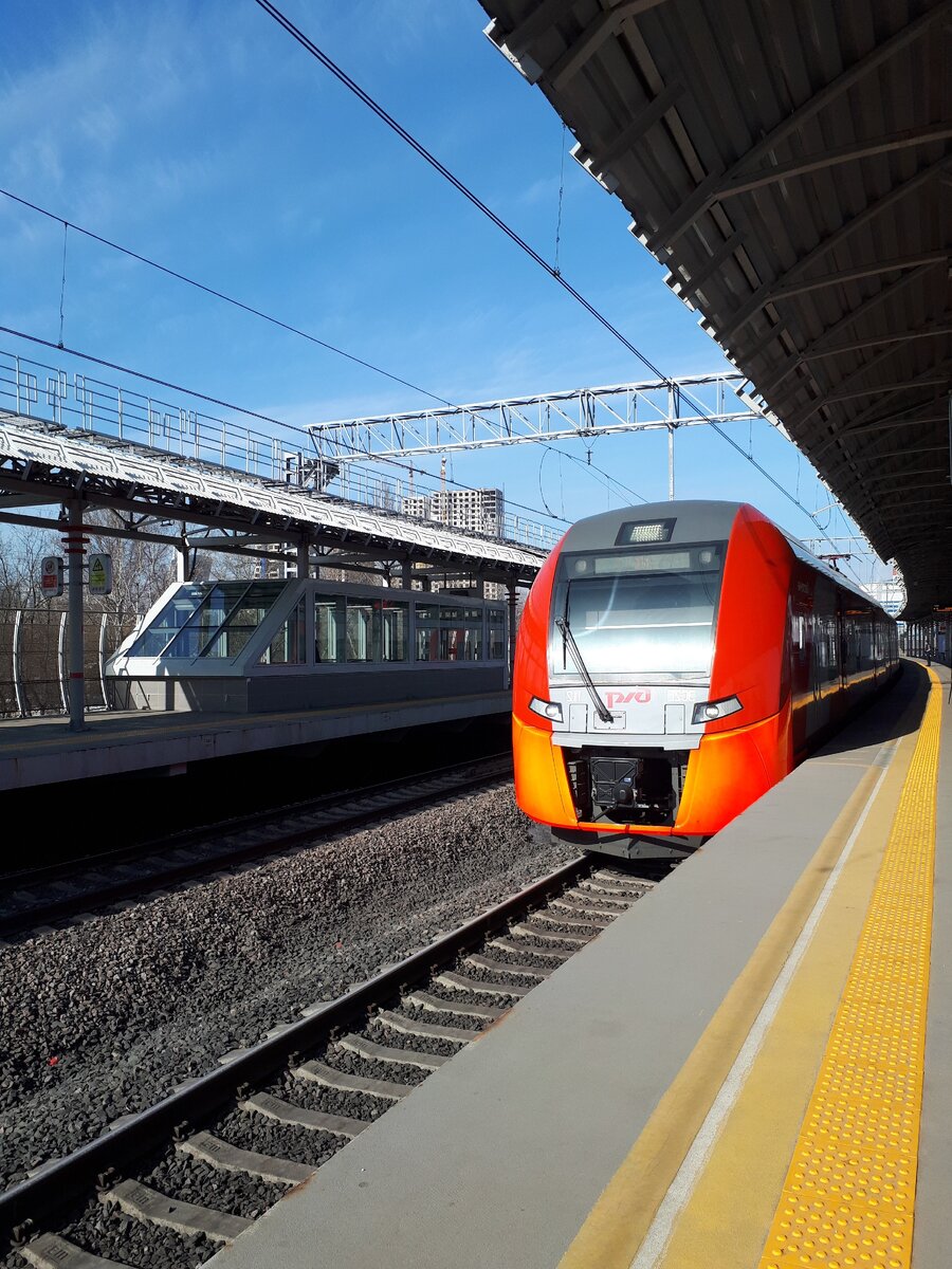 Поезд "Ласточка". Такие поезда ходят на многих междугородних направлениях, а также их можно встретить на Московском Центральном Кольце (МЦК)