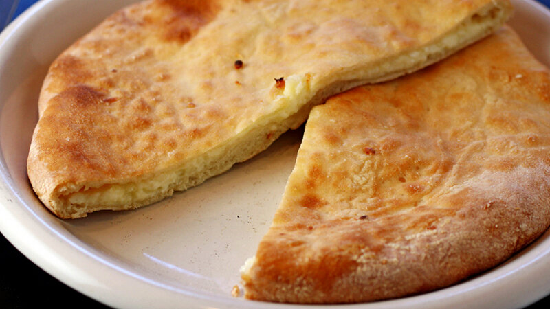 Хачапури с сыром на сковороде - быстрый простой рецепт