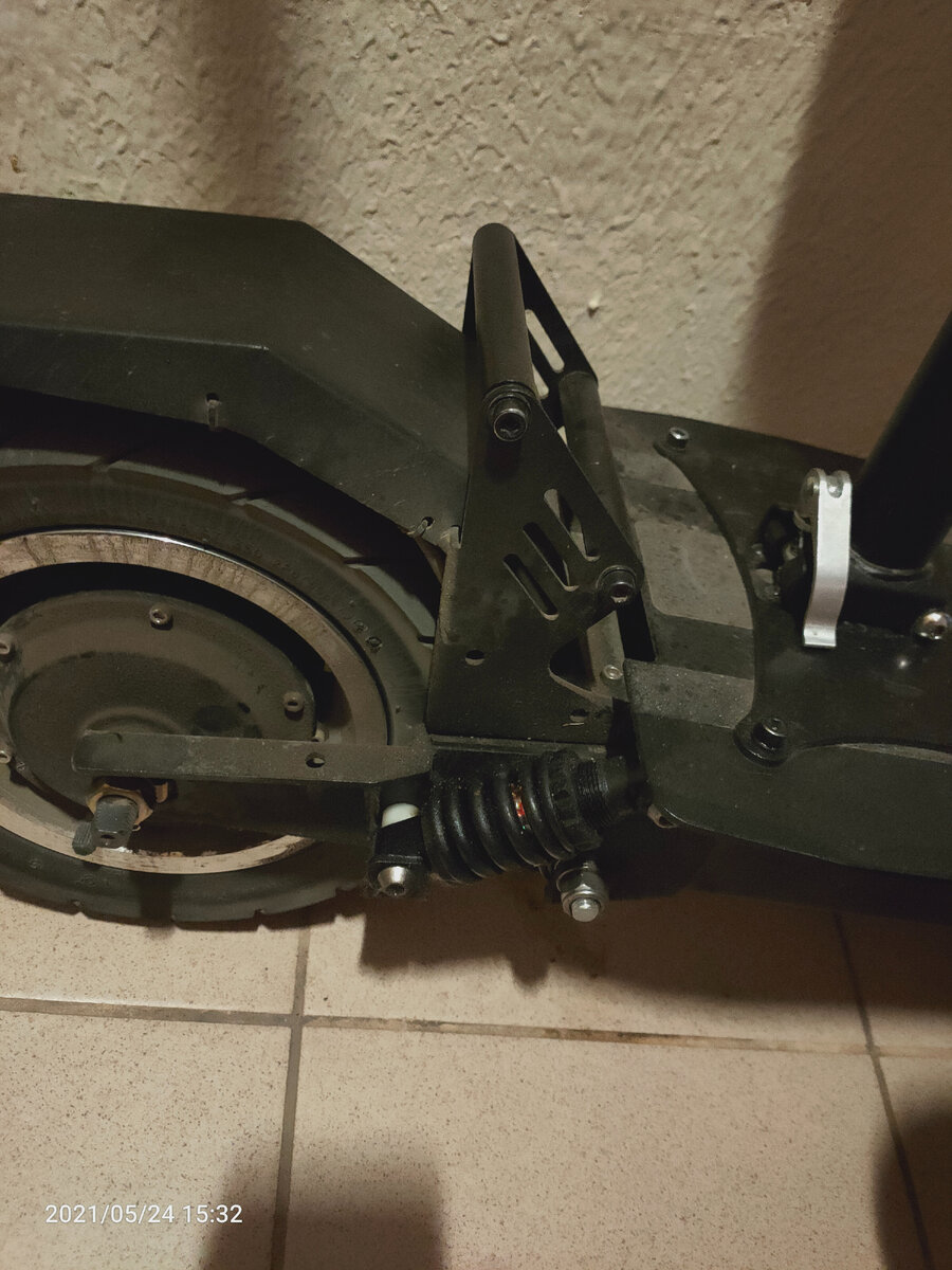 Как видно, я не устанавливал никаких пыльников, но скрип исчез.