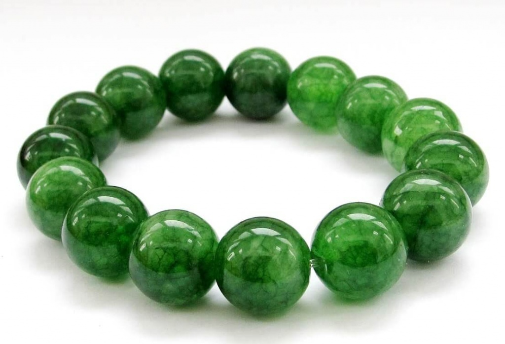 жадеит для девы. камень нефрит по гороскопу. красный нефрит камень. нефрит сюянь. жади камень нефрит.