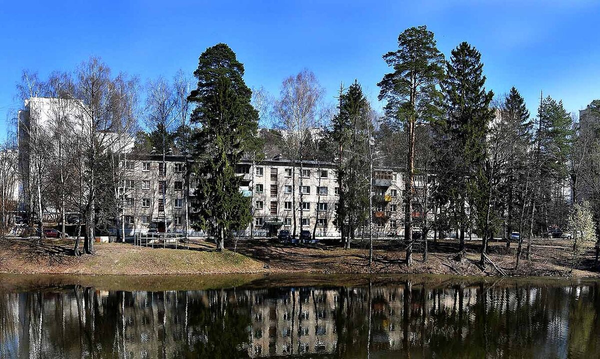 Пейзаж типичного военного  городка...