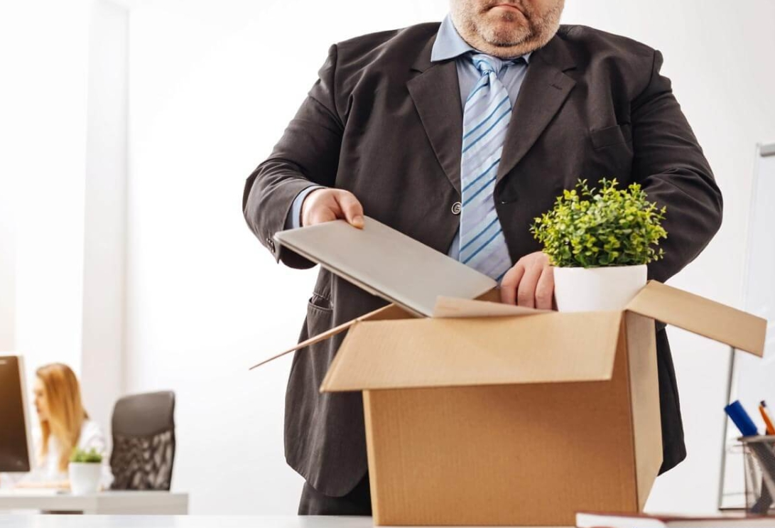 Меняем директора. Изменение юридического адреса ооо. Смена директора ооо. Смена генерального директора. Смена руководства.