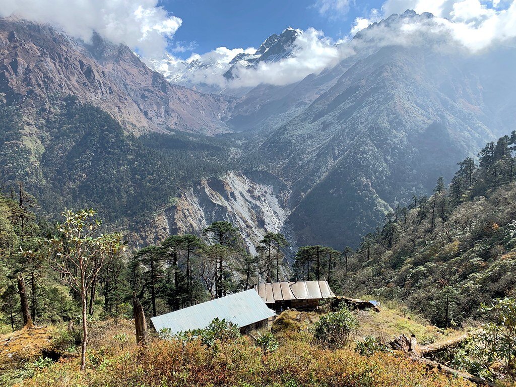 Пик день. Пик день. Пик день. Колумбия пик через. Вулкан меру пик социализма.