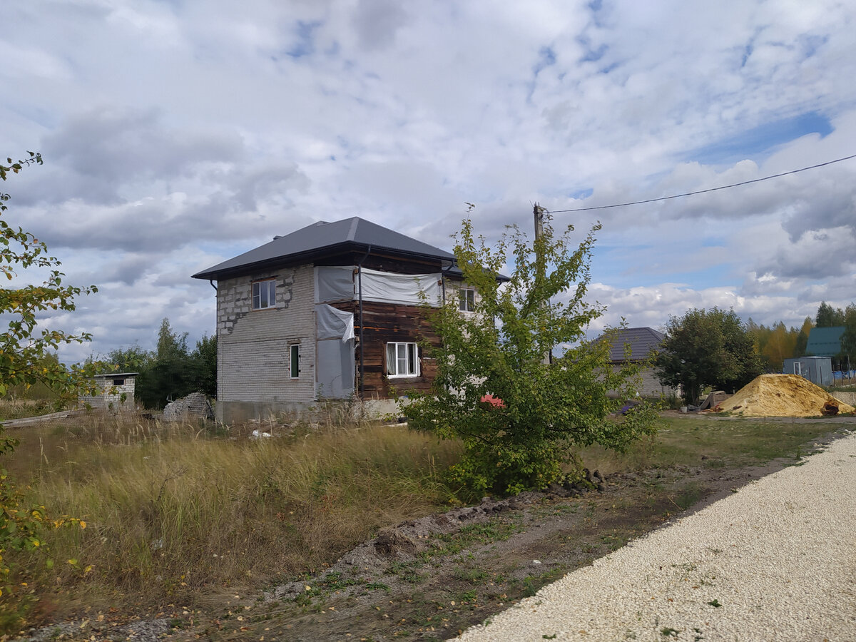 Приехал в село Большая Кузьминка. Показываю, как там живут люди. Увидел дом  похожий на замок | МИР ПРОШЛОГО | Дзен