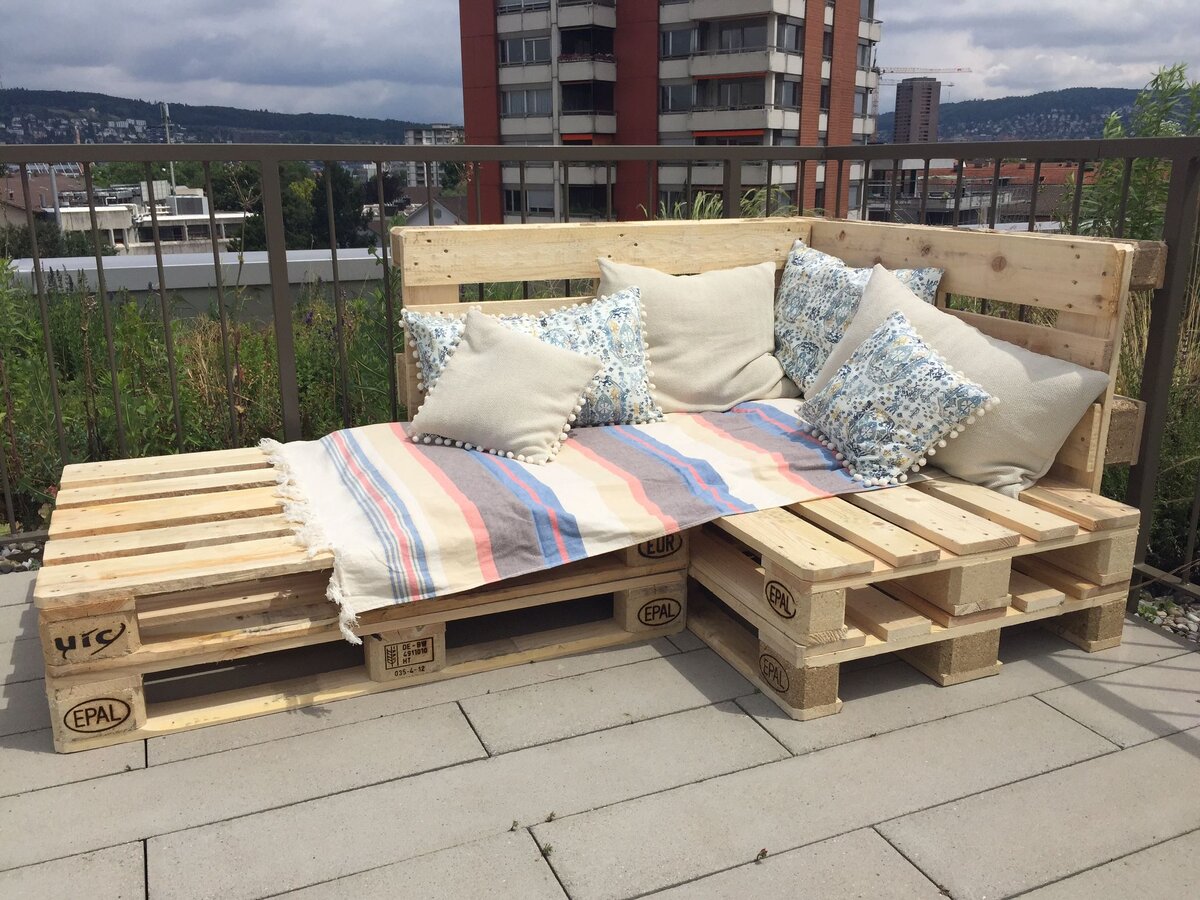 Топчан (источник фото - https://1-co.ru/HND8z)