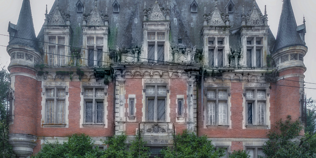 Мечты мечтами, а денег не хватило, или почему заброшенный замок снова грозит стать ненужным.