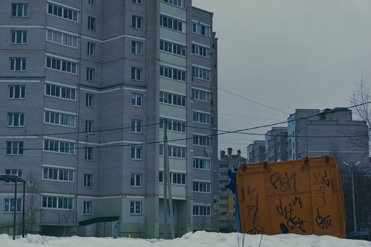 Только здесь с утра нет трамваев, зато есть много людей, которые просто хотят жить. 